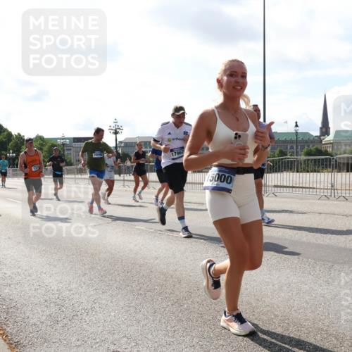 29.06.2025 - hella hamburg halbmarathon Lena Gebhardt http://msf.ph/oto/8302366 29.06.2025 09:59:42 Lombardsbrücke 3279, 16095, 1844, 13, 17967, 5000, 1319, 1334, 1366, 1595, 1642, 1834, 1914, 1955, 2282, 2348, 2364, 2391, 2432, 2630, 2676, 2910, 3112, 3279, 3668, 3836, 4426, 4467, 4772, 4837, 5015, 5134, 5277, 5299, 5457, 5458, 5465, 5492, 5866, 6174, 6201, 6202, 6414, 6415, 6416, 6587, 7037, 7129, 7130, 7395, 7833, 8330, 8509, 8520, 8542, 8652, 8846, 8929, 9142, 9488, 9903, 9907, 9922, 9984, 10020, 10031, 11039, 11568, 11844 meine-sportfotos.de