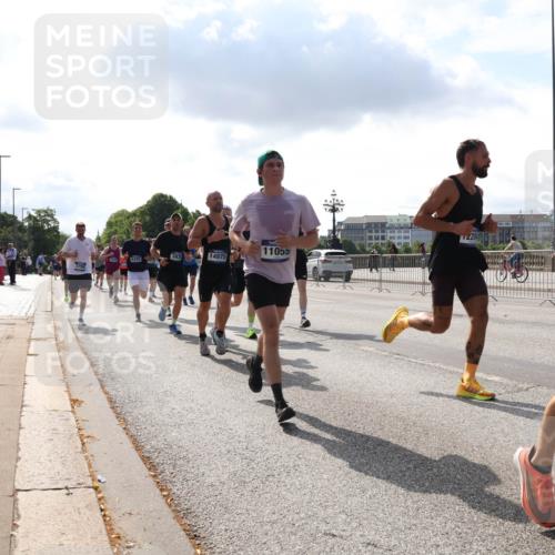 29.06.2025 - hella hamburg halbmarathon Lena Gebhardt http://msf.ph/oto/8302368 29.06.2025 09:47:05 Lombardsbrücke 3935, 14975, 3790, 11055, 13148, 1002, 1053, 1396, 1407, 1411, 1577, 1910, 1959, 2121, 2228, 2243, 2563, 2774, 2836, 3005, 3790, 3935, 4246, 4740, 4944, 5048, 5152, 5193, 5660, 6032, 6305, 6473, 6683, 6915, 7080, 7466, 7622, 7628, 7831, 7867, 7972, 8312, 8323, 8366, 9376, 9508, 9519, 10477, 10771, 10927, 11055, 11370, 11898, 12204, 12447, 12899, 13148, 13199, 13493, 13494, 13729, 13771, 13972, 13991, 14069, 14310, 14385, 16957 meine-sportfotos.de