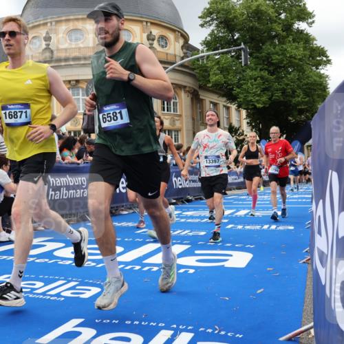 29.06.2025 - hella hamburg halbmarathon Strokosch-Dieckow http://msf.ph/oto/8302414 29.06.2025 10:54:10 Ziel 1410, 3103, 3177, 3208, 3209, 3861, 3898, 5638, 6082, 6084, 6294, 6443, 6581, 7274, 8223, 8390, 9791, 11430, 11499, 12213, 12379, 13033, 13397, 13794, 13803, 15169, 15524, 16527, 16780, 16871, 17087 meine-sportfotos.de