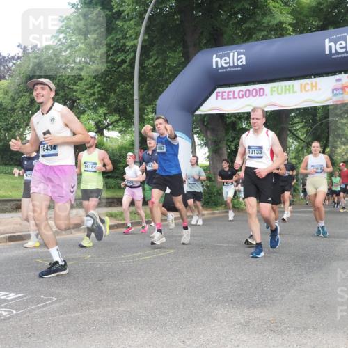 29.06.2025 - hella hamburg halbmarathon KatJ http://msf.ph/oto/8302518 29.06.2025 10:43:29 Zwischen KM18-KM19 1972, 2083, 2741, 2982, 2996, 4152, 4594, 4813, 7037, 7547 meine-sportfotos.de