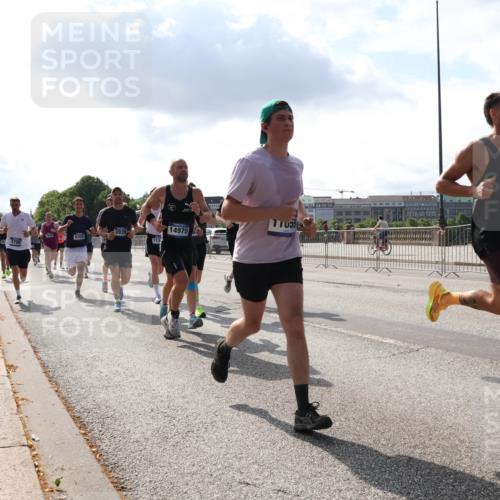 29.06.2025 - hella hamburg halbmarathon Lena Gebhardt http://msf.ph/oto/8302533 29.06.2025 09:47:05 Lombardsbrücke 3935, 6305, 3790, 113, 14975, 1, 1220, 1002, 1053, 1396, 1407, 1411, 1577, 1910, 1959, 2121, 2228, 2243, 2563, 2774, 2836, 3005, 3790, 3935, 4246, 4740, 4944, 5048, 5152, 5193, 5660, 6032, 6305, 6473, 6683, 6915, 7080, 7466, 7622, 7628, 7831, 7867, 7972, 8312, 8323, 8366, 9376, 9508, 9519, 10477, 10771, 10927, 11055, 11370, 11898, 12204, 12447, 12899, 13148, 13199, 13493, 13494, 13729, 13771, 13972, 13991, 14069, 14310, 14385, 16957 meine-sportfotos.de