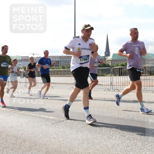 29.06.2025 - hella hamburg halbmarathon Lena Gebhardt http://msf.ph/oto/8302579 29.06.2025 09:59:42 Lombardsbrücke 16095, 13808, 2520, 17967, 1517, 3666, 1319, 1334, 1366, 1595, 1642, 1834, 1914, 1955, 2282, 2348, 2364, 2391, 2432, 2630, 2676, 2910, 3112, 3279, 3668, 3836, 4426, 4467, 4772, 4837, 5015, 5134, 5277, 5299, 5457, 5458, 5465, 5492, 5866, 6174, 6201, 6202, 6414, 6415, 6416, 6587, 7037, 7129, 7130, 7395, 7833, 8330, 8509, 8520, 8542, 8652, 8846, 8929, 9142, 9488, 9903, 9907, 9922, 9984, 10020, 10031, 11039, 11568, 11844 meine-sportfotos.de