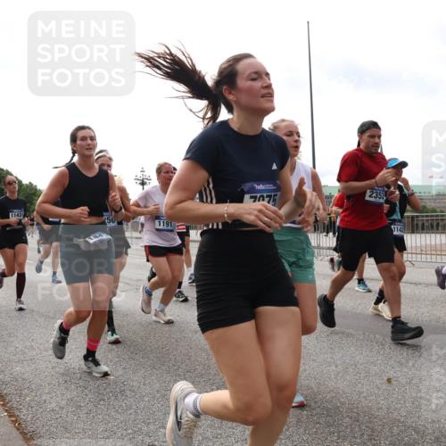 29.06.2025 - hella hamburg halbmarathon Lena Gebhardt http://msf.ph/oto/8302590 29.06.2025 10:21:55 Lombardsbrücke 1958, 11424, 84, 250, 1191, 2353, 1142, 963, 2841, 1003, 1072, 1158, 1191, 1250, 1294, 1401, 1668, 1958, 1963, 2009, 2063, 2172, 2315, 2353, 2514, 2529, 2744, 3050, 3172, 3458, 3606, 3768, 3770, 3825, 3826, 3995, 4046, 4289, 4366, 4375, 4376, 4697, 4786, 5122, 5412, 5641, 5759, 5957, 6086, 6103, 6475, 6676, 6805, 6881, 6977, 7075, 7162, 7612, 7672, 8286, 8431, 8715, 8860, 8896, 8954, 8959, 9002, 9062, 9369, 9483, 9499, 9532, 10374, 10874 meine-sportfotos.de