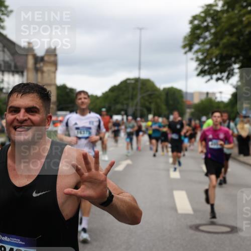 29.06.2025 - hella hamburg halbmarathon Yannick Fuchs http://msf.ph/oto/8302623 29.06.2025 10:49:59 20KM 1130, 1180, 1877, 2378, 2982, 3042, 3048, 4951, 5287, 5465, 5721, 5744, 6759, 7646, 7742, 8255, 8311, 8330, 8639, 8863, 9361, 9562, 9622, 11039, 11143, 11309, 11554, 11638, 12196, 12515, 12858, 13474, 14363, 14461, 15134, 16043, 16375, 16401, 16434, 16625, 16786, 17468, 17615, 18117, 18125, 18212, 18325, 18340, 18495, 18531, 18634, 18746, 18835, 18966, 19120, 19152 meine-sportfotos.de