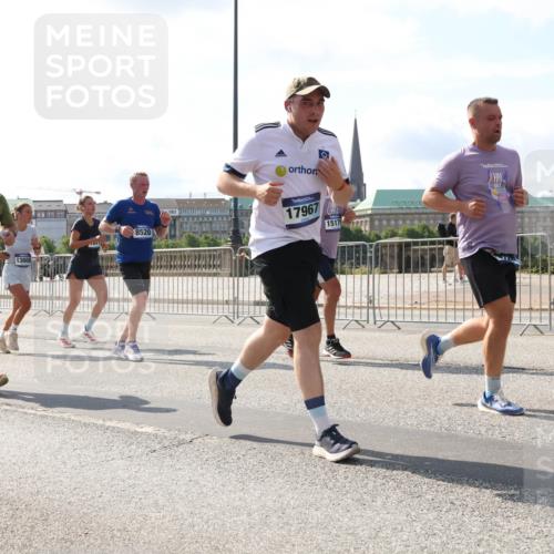29.06.2025 - hella hamburg halbmarathon Lena Gebhardt http://msf.ph/oto/8302629 29.06.2025 09:59:43 Lombardsbrücke 16095, 13808, 8520, 17967, 1517, 1319, 1334, 1366, 1595, 1642, 1834, 1914, 1955, 2282, 2348, 2364, 2391, 2432, 2630, 2676, 2677, 2910, 3112, 3279, 3668, 3836, 4426, 4467, 4772, 4837, 5015, 5134, 5277, 5299, 5457, 5458, 5465, 5492, 5866, 6174, 6201, 6202, 6414, 6415, 6416, 6462, 6587, 7037, 7129, 7130, 7395, 7833, 8330, 8509, 8520, 8542, 8652, 8846, 8929, 9142, 9488, 9903, 9907, 9922, 9984, 10020, 10031, 11039, 11568, 11844 meine-sportfotos.de
