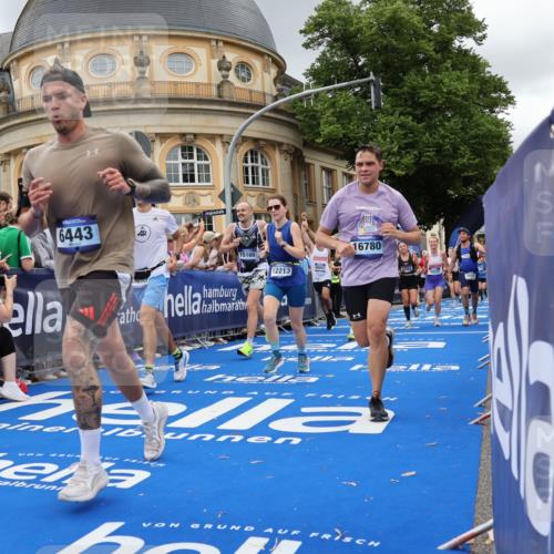 29.06.2025 - hella hamburg halbmarathon Strokosch-Dieckow http://msf.ph/oto/8302653 29.06.2025 10:54:14 Ziel 1267, 3103, 3177, 3861, 3898, 5638, 6082, 6084, 6294, 6443, 6512, 7274, 8223, 8390, 9791, 11430, 12213, 13033, 13289, 13397, 13794, 13803, 15169, 15524, 15946, 16527, 16574, 16750, 16780, 16879, 17087, 17698, 18268 meine-sportfotos.de