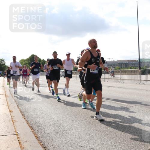 29.06.2025 - hella hamburg halbmarathon Lena Gebhardt http://msf.ph/oto/8302717 29.06.2025 09:47:06 Lombardsbrücke 3790, 2838, 6305, 3935, 11370, 14975, 1002, 1053, 1396, 1407, 1411, 1577, 1910, 1959, 2121, 2228, 2243, 2563, 2774, 2836, 3005, 3790, 3935, 4246, 4740, 4944, 5048, 5152, 5193, 5660, 5961, 6032, 6305, 6473, 6683, 6915, 7080, 7466, 7622, 7628, 7831, 7867, 7972, 8312, 8323, 8366, 9376, 9508, 9519, 10477, 10771, 10927, 11055, 11370, 11806, 11898, 12137, 12204, 12447, 12899, 13148, 13199, 13493, 13494, 13729, 13771, 13972, 13991, 14069, 14310, 14385 meine-sportfotos.de