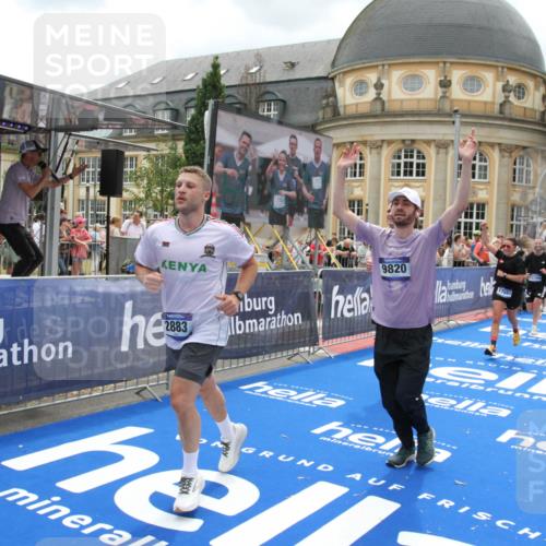 29.06.2025 - hella hamburg halbmarathon Michael Strokosch http://msf.ph/oto/8302742 29.06.2025 10:57:58 Ziel 1200, 2025, 2806, 2883, 3093, 3575, 7138, 7159, 7189, 9820, 11394, 12378, 13376, 13465, 14881, 15349, 16517, 17543, 18492, 18762 meine-sportfotos.de