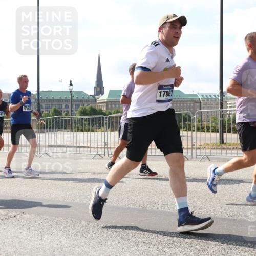 29.06.2025 - hella hamburg halbmarathon Lena Gebhardt http://msf.ph/oto/8302748 29.06.2025 09:59:43 Lombardsbrücke 10095, 13808, 18413, 8520, 17967, 1319, 1334, 1366, 1595, 1642, 1834, 1914, 1955, 2282, 2348, 2364, 2391, 2432, 2630, 2676, 2677, 2910, 3112, 3279, 3668, 3836, 4426, 4467, 4772, 4837, 5015, 5134, 5277, 5299, 5457, 5458, 5465, 5492, 5866, 6174, 6201, 6202, 6414, 6415, 6416, 6462, 6587, 7037, 7129, 7130, 7395, 7833, 8330, 8509, 8520, 8542, 8652, 8846, 8929, 9142, 9488, 9903, 9907, 9922, 9984, 10020, 10031, 11039, 11568, 11844 meine-sportfotos.de