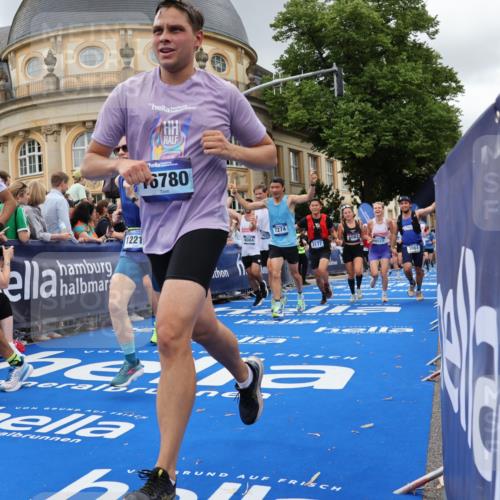 29.06.2025 - hella hamburg halbmarathon Strokosch-Dieckow http://msf.ph/oto/8302750 29.06.2025 10:54:15 Ziel 1267, 1442, 3103, 3177, 3861, 3898, 5638, 6082, 6084, 6443, 6511, 6512, 7274, 8223, 8390, 8772, 9791, 11430, 12213, 13033, 13289, 13794, 13803, 15169, 15524, 15946, 16527, 16574, 16750, 16780, 16879, 17087, 17698, 18268 meine-sportfotos.de