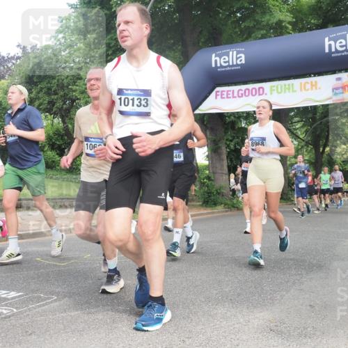 29.06.2025 - hella hamburg halbmarathon KatJ http://msf.ph/oto/8302772 29.06.2025 10:43:31 Zwischen KM18-KM19 1972, 2083, 2250, 2741, 2982, 2996, 4594, 4813, 5492, 7547 meine-sportfotos.de