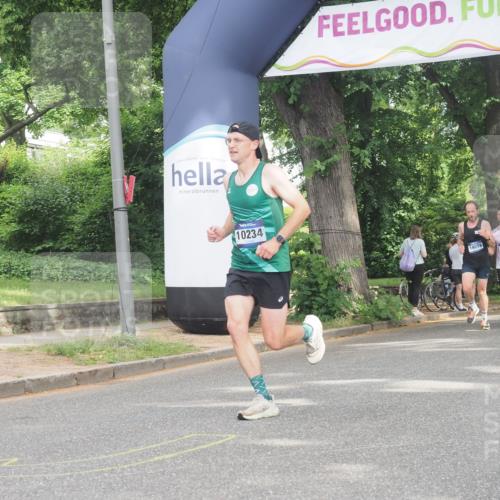 29.06.2025 - hella hamburg halbmarathon KatJ http://msf.ph/oto/8302783 29.06.2025 10:14:11 Zwischen KM18-KM19  meine-sportfotos.de