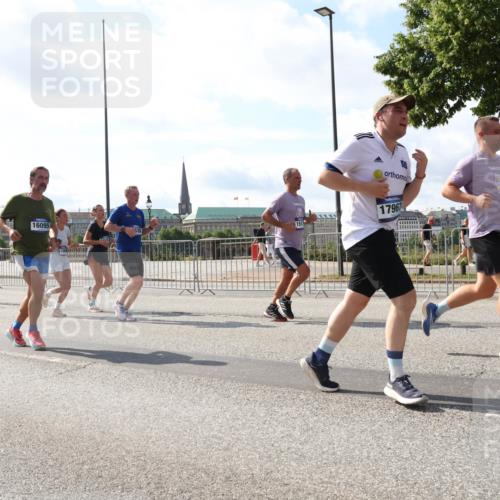 29.06.2025 - hella hamburg halbmarathon Lena Gebhardt http://msf.ph/oto/8302796 29.06.2025 09:59:43 Lombardsbrücke 16095, 151, 17967, 1319, 1334, 1366, 1595, 1642, 1834, 1914, 1955, 2282, 2348, 2364, 2391, 2432, 2630, 2676, 2677, 2910, 3112, 3279, 3668, 3836, 4426, 4467, 4772, 4837, 5015, 5134, 5277, 5299, 5457, 5458, 5465, 5492, 5866, 6174, 6201, 6202, 6414, 6415, 6416, 6462, 6587, 7037, 7129, 7130, 7395, 7833, 8330, 8509, 8520, 8542, 8652, 8846, 8929, 9142, 9488, 9903, 9907, 9922, 9984, 10020, 10031, 11039, 11568, 11844 meine-sportfotos.de