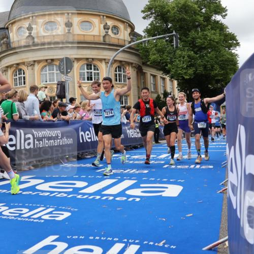 29.06.2025 - hella hamburg halbmarathon Strokosch-Dieckow http://msf.ph/oto/8302834 29.06.2025 10:54:15 Ziel 1267, 1442, 3103, 3177, 3861, 3898, 5638, 6082, 6084, 6443, 6511, 6512, 7274, 8223, 8390, 8772, 9791, 11430, 12213, 13033, 13289, 13794, 13803, 15169, 15524, 15946, 16527, 16574, 16750, 16780, 16879, 17087, 17698, 18268 meine-sportfotos.de