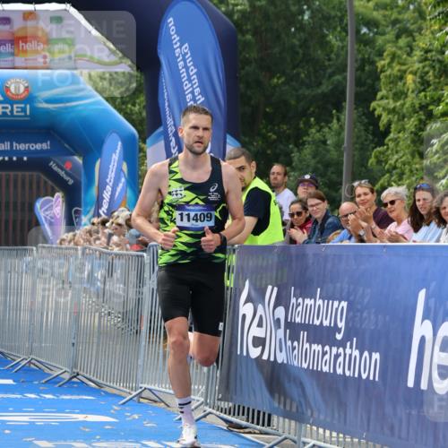 29.06.2025 - hella hamburg halbmarathon Strokosch-Dieckow http://msf.ph/oto/8302838 29.06.2025 10:16:18 Ziel 11409 meine-sportfotos.de