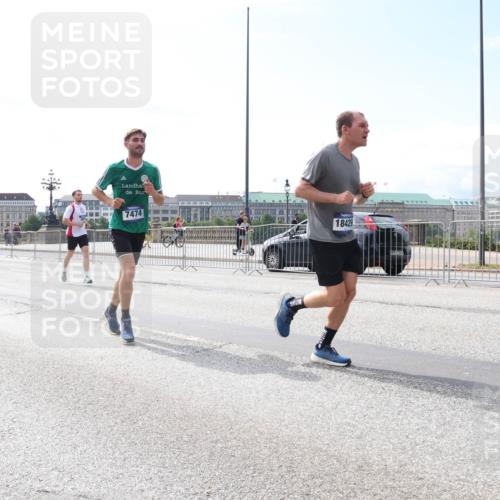 29.06.2025 - hella hamburg halbmarathon Lena Gebhardt http://msf.ph/oto/8302907 29.06.2025 10:12:13 Lombardsbrücke 1062, 1790, 1850, 2661, 2964, 3262, 3363, 3746, 4453, 4499, 5166, 5176, 5379, 5597, 5598, 6822, 6871, 6966, 7474, 9191, 9253, 9254, 9405, 9428, 9705, 10042, 10409, 10581, 10685, 11507, 11509, 11525, 11537, 11581, 11917, 12473, 13171, 13542, 13958, 14060, 14196, 14313, 14384, 14863, 14868, 15137, 16379, 16976, 17638, 17774, 18261, 18395, 18429, 18655 meine-sportfotos.de