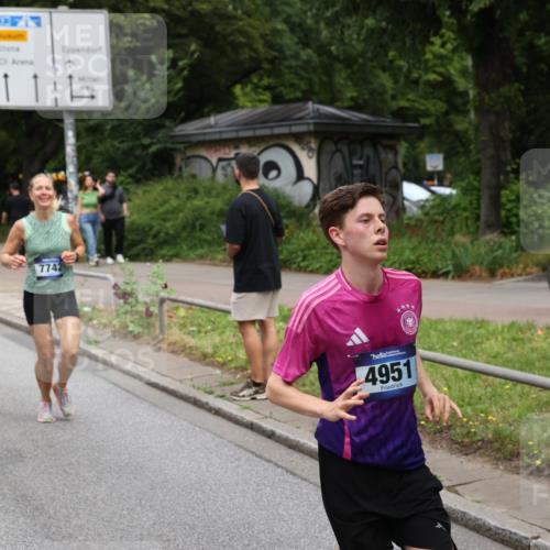 29.06.2025 - hella hamburg halbmarathon Yannick Fuchs http://msf.ph/oto/8302908 29.06.2025 10:50:01 20KM 1130, 1180, 1877, 2378, 2982, 3042, 3048, 4594, 4813, 4951, 5287, 5465, 5721, 5744, 6759, 7646, 7742, 8255, 8311, 8330, 8639, 8863, 9361, 9562, 9622, 11143, 11309, 11554, 11638, 11870, 12196, 12515, 12858, 13474, 14363, 14461, 15134, 16008, 16009, 16043, 16375, 16434, 16625, 17468, 17615, 18117, 18125, 18212, 18325, 18340, 18495, 18531, 18634, 18966, 19152 meine-sportfotos.de
