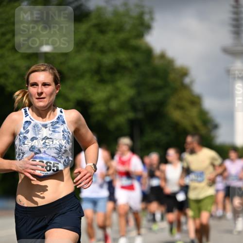 29.06.2025 - hella hamburg halbmarathon Dr. Thomas Lammeyer http://msf.ph/oto/8302912 29.06.2025 09:54:08 Kennedybrücke 1209, 1358, 1688, 1697, 1882, 2546, 2675, 3626, 4205, 4229, 4380, 4398, 4823, 4893, 5026, 5472, 5508, 5745, 5752, 5916, 6080, 6458, 6649, 6686, 6687, 7026, 7110, 8091, 8450, 8958, 9116, 9365, 10064, 10218, 10783, 10922, 11281, 11284, 11305, 11379 meine-sportfotos.de