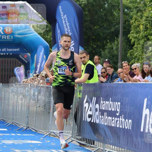 29.06.2025 - hella hamburg halbmarathon Strokosch-Dieckow http://msf.ph/oto/8302918 29.06.2025 10:16:18 Ziel 11409 meine-sportfotos.de