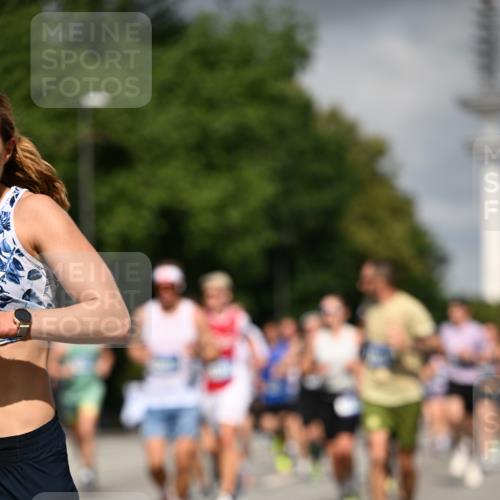 29.06.2025 - hella hamburg halbmarathon Dr. Thomas Lammeyer http://msf.ph/oto/8302939 29.06.2025 09:54:08 Kennedybrücke 1209, 1358, 1688, 1697, 1882, 2546, 2675, 3626, 4205, 4229, 4380, 4398, 4823, 4893, 5026, 5472, 5508, 5745, 5752, 5916, 6080, 6458, 6649, 6686, 6687, 7026, 7110, 8091, 8450, 8958, 9116, 9365, 10064, 10218, 10783, 10922, 11281, 11284, 11305, 11379 meine-sportfotos.de
