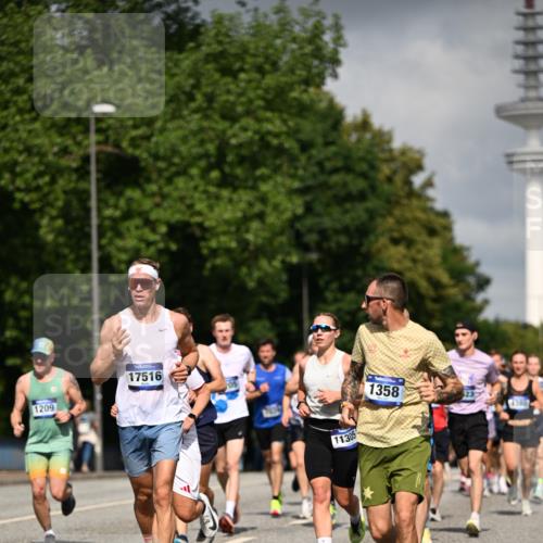 29.06.2025 - hella hamburg halbmarathon Dr. Thomas Lammeyer http://msf.ph/oto/8302963 29.06.2025 09:54:09 Kennedybrücke 1209, 1358, 1688, 1697, 1882, 2546, 2675, 3626, 4205, 4229, 4380, 4398, 4893, 5026, 5472, 5508, 5745, 5752, 5916, 6080, 6649, 6686, 6687, 7026, 7110, 8091, 8574, 8958, 9116, 9365, 10064, 10218, 10783, 10922, 11281, 11284, 11305 meine-sportfotos.de
