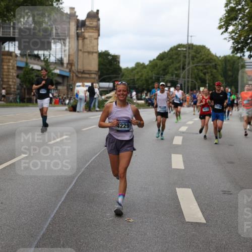 29.06.2025 - hella hamburg halbmarathon Yannick Fuchs http://msf.ph/oto/8302966 29.06.2025 10:37:44 20KM 2653, 3109, 3116, 3124, 3697, 3928, 4080, 4229, 4318, 7026, 7508, 7635, 8664, 9114, 10099, 10237, 10251, 10493, 11177, 12153, 12723, 12776, 13398, 13746, 13807, 14201, 14210, 14484, 14849, 15706, 15851, 15921, 16314, 16338, 16997, 17391, 17403, 18274, 18449, 18987, 19009, 19038, 19051, 19229 meine-sportfotos.de
