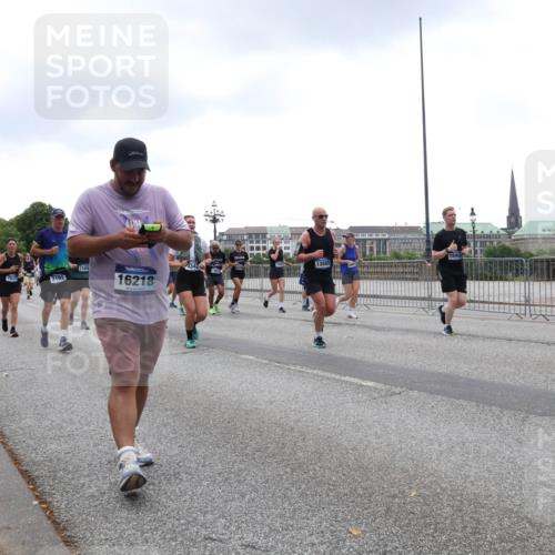 29.06.2025 - hella hamburg halbmarathon Lena Gebhardt http://msf.ph/oto/8302967 29.06.2025 10:46:55 Lombardsbrücke 1073, 1185, 1286, 1363, 1371, 1375, 1593, 1607, 1608, 1720, 1837, 1961, 1999, 2162, 2211, 2320, 2327, 2537, 2555, 2556, 2665, 2697, 2981, 3277, 3406, 3407, 3469, 3734, 3823, 4202, 4239, 4296, 4342, 4355, 4483, 4604, 5111, 5114, 5700, 5796, 5953, 6124, 6161, 6485, 6496, 6740, 7073, 7303, 7412, 7430, 7431, 7767, 7827, 8131, 8477, 8486, 8551, 8553, 8684, 8706, 8967, 9691, 10230, 13969, 14261, 15852, 16882, 16987 meine-sportfotos.de
