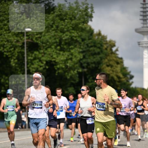 29.06.2025 - hella hamburg halbmarathon Dr. Thomas Lammeyer http://msf.ph/oto/8302972 29.06.2025 09:54:09 Kennedybrücke 1209, 1358, 1688, 1697, 1882, 2546, 2675, 3626, 4205, 4229, 4380, 4398, 4893, 5026, 5472, 5508, 5745, 5752, 5916, 6080, 6649, 6686, 6687, 7026, 7110, 8091, 8574, 8958, 9116, 9365, 10064, 10218, 10783, 10922, 11281, 11284, 11305 meine-sportfotos.de