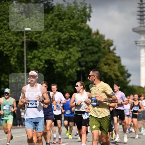 29.06.2025 - hella hamburg halbmarathon Dr. Thomas Lammeyer http://msf.ph/oto/8302995 29.06.2025 09:54:09 Kennedybrücke 1209, 1358, 1688, 1697, 1882, 2546, 2675, 3626, 4205, 4229, 4380, 4398, 4893, 5026, 5472, 5508, 5745, 5752, 5916, 6080, 6649, 6686, 6687, 7026, 7110, 8091, 8574, 8958, 9116, 9365, 10064, 10218, 10783, 10922, 11281, 11284, 11305 meine-sportfotos.de