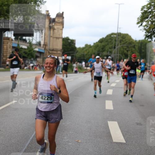 29.06.2025 - hella hamburg halbmarathon Yannick Fuchs http://msf.ph/oto/8303030 29.06.2025 10:37:45 20KM 2653, 3109, 3116, 3124, 3697, 3928, 4080, 4229, 4318, 6495, 7026, 7508, 7635, 8664, 9114, 10099, 10237, 10251, 10493, 11177, 12153, 12623, 12657, 12723, 12776, 13398, 13746, 13807, 14201, 14210, 14484, 14849, 15706, 15921, 16314, 16338, 16997, 17391, 17403, 18274, 18449, 19009, 19038, 19051, 19229 meine-sportfotos.de