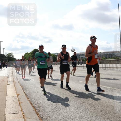 29.06.2025 - hella hamburg halbmarathon Lena Gebhardt http://msf.ph/oto/8303064 29.06.2025 09:59:44 Lombardsbrücke 53, 3279, 11844, 13, 1006, 1319, 1334, 1366, 1595, 1642, 1834, 1914, 1955, 2282, 2348, 2364, 2391, 2432, 2630, 2676, 2677, 2910, 3112, 3279, 3668, 3836, 4231, 4426, 4467, 4772, 4837, 5015, 5134, 5277, 5299, 5341, 5457, 5458, 5465, 5866, 6174, 6201, 6202, 6414, 6415, 6416, 6462, 6587, 7037, 7129, 7130, 7395, 7833, 8330, 8520, 8542, 8652, 8846, 8929, 9142, 9488, 9903, 9907, 9922, 9984, 10020, 10031, 11039, 11568, 11844 meine-sportfotos.de