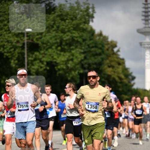 29.06.2025 - hella hamburg halbmarathon Dr. Thomas Lammeyer http://msf.ph/oto/8303079 29.06.2025 09:54:10 Kennedybrücke 1209, 1358, 1688, 1697, 1882, 2546, 2675, 3626, 4205, 4229, 4380, 4398, 4893, 5026, 5472, 5506, 5508, 5745, 5752, 5916, 6080, 6429, 6649, 6686, 6687, 7026, 7110, 8091, 8574, 8958, 9116, 9365, 10064, 10218, 10783, 10922, 11281, 11284, 11305 meine-sportfotos.de