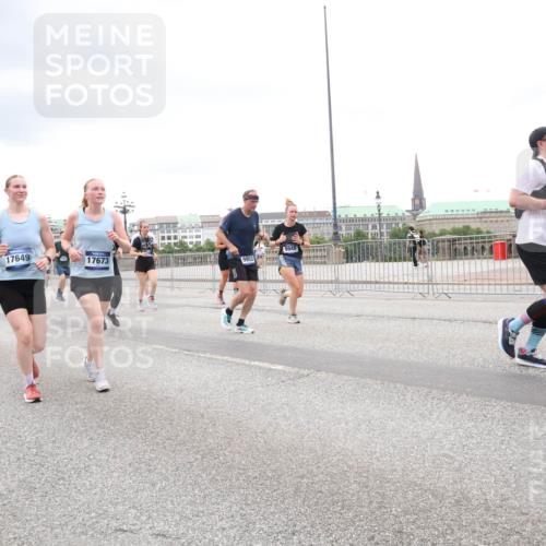 29.06.2025 - hella hamburg halbmarathon Lena Gebhardt http://msf.ph/oto/8303087 29.06.2025 10:56:27 Lombardsbrücke 15103, 18798, 17649, 17673, 9953, 9948, 57, 1047, 1113, 1738, 1909, 2095, 2143, 2307, 2793, 2887, 2915, 2991, 3257, 3268, 3438, 3520, 3614, 3675, 3676, 3953, 3987, 4083, 4354, 4473, 4773, 4836, 5237, 5306, 5438, 5580, 5693, 5757, 5911, 5994, 6348, 6349, 6494, 6690, 6968, 7025, 7028, 7090, 7307, 7616, 7711, 8005, 8108, 8305, 8517, 8606, 8766, 8939, 8943, 9172, 9210, 9383, 9435, 9606, 9838, 9910, 9948, 9953, 10555, 10569, 10571, 10640, 10740, 10784, 10987 meine-sportfotos.de