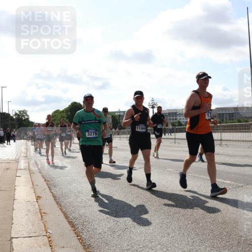 29.06.2025 - hella hamburg halbmarathon Lena Gebhardt http://msf.ph/oto/8303110 29.06.2025 09:59:44 Lombardsbrücke 53, 3279, 11844, 13, 1006, 1319, 1334, 1366, 1595, 1642, 1834, 1914, 1955, 2282, 2348, 2364, 2391, 2432, 2630, 2676, 2677, 2910, 3112, 3279, 3668, 3836, 4231, 4426, 4467, 4772, 4837, 5015, 5134, 5277, 5299, 5341, 5457, 5458, 5465, 5866, 6174, 6201, 6202, 6414, 6415, 6416, 6462, 6587, 7037, 7129, 7130, 7395, 7833, 8330, 8520, 8542, 8652, 8846, 8929, 9142, 9488, 9903, 9907, 9922, 9984, 10020, 10031, 11039, 11568, 11844 meine-sportfotos.de