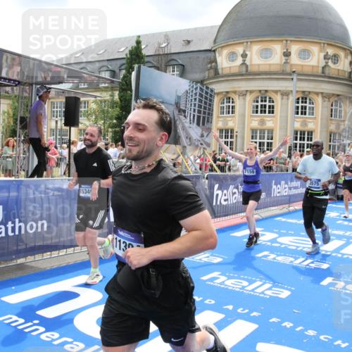 29.06.2025 - hella hamburg halbmarathon Michael Strokosch http://msf.ph/oto/8303163 29.06.2025 10:58:01 Ziel 1200, 2025, 3093, 3141, 3575, 4579, 6531, 7138, 7159, 7189, 8089, 10036, 11394, 11832, 12378, 12773, 13376, 13465, 14881, 15090, 15349, 15527, 17543, 18762 meine-sportfotos.de