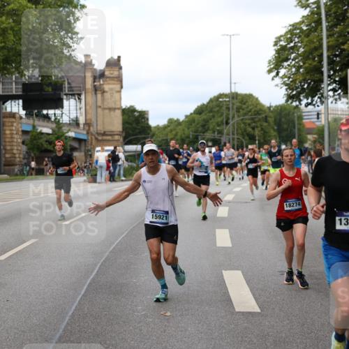 29.06.2025 - hella hamburg halbmarathon Yannick Fuchs http://msf.ph/oto/8303196 29.06.2025 10:37:48 20KM 3109, 3116, 3124, 3697, 3928, 4080, 4318, 6495, 7026, 7185, 7508, 7635, 8664, 9114, 10099, 10237, 10251, 10493, 11177, 11778, 12153, 12623, 12657, 12723, 12776, 13398, 13746, 13807, 13897, 14201, 14210, 14484, 14849, 15706, 15921, 16314, 16338, 16997, 17391, 17403, 18274, 18449, 19009, 19038, 19051, 19229 meine-sportfotos.de