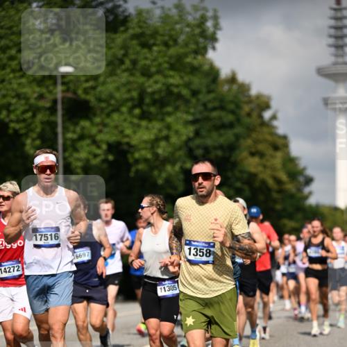29.06.2025 - hella hamburg halbmarathon Dr. Thomas Lammeyer http://msf.ph/oto/8303218 29.06.2025 09:54:10 Kennedybrücke 1209, 1358, 1688, 1697, 1882, 2546, 2675, 3626, 4205, 4229, 4380, 4398, 4893, 5026, 5472, 5506, 5508, 5745, 5752, 5916, 6080, 6429, 6649, 6686, 6687, 7026, 7110, 8091, 8574, 8958, 9116, 9365, 10064, 10218, 10783, 10922, 11281, 11284, 11305 meine-sportfotos.de