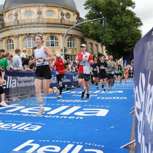 29.06.2025 - hella hamburg halbmarathon Strokosch-Dieckow http://msf.ph/oto/8303250 29.06.2025 10:54:18 Ziel 1267, 1442, 3103, 3177, 3426, 3861, 3898, 4635, 6082, 6084, 6443, 6511, 6512, 7274, 8223, 8772, 11009, 11430, 12213, 12321, 12362, 13033, 13289, 13803, 15169, 15946, 16327, 16527, 16574, 16750, 16780, 16879, 17087, 17698, 18268, 19067 meine-sportfotos.de