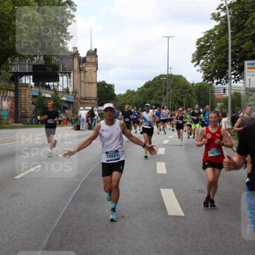 29.06.2025 - hella hamburg halbmarathon Yannick Fuchs http://msf.ph/oto/8303291 29.06.2025 10:37:48 20KM 3109, 3116, 3124, 3697, 3928, 4080, 4318, 6495, 7026, 7185, 7508, 7635, 8664, 9114, 10099, 10237, 10251, 10493, 11177, 11778, 12153, 12623, 12657, 12723, 12776, 13398, 13746, 13807, 13897, 14201, 14210, 14484, 14849, 15706, 15921, 16314, 16338, 16997, 17391, 17403, 18274, 18449, 19009, 19038, 19051, 19229 meine-sportfotos.de