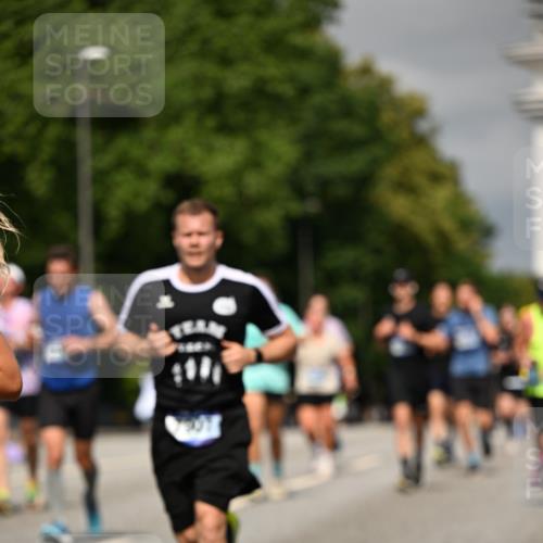29.06.2025 - hella hamburg halbmarathon Dr. Thomas Lammeyer http://msf.ph/oto/8303294 29.06.2025 10:16:29 Kennedybrücke 1249, 1610, 1785, 1850, 1851, 2963, 2964, 3182, 3248, 3262, 3363, 4453, 4532, 5150, 5166, 5176, 6822, 6871, 7014, 7907, 8917, 8971, 9428, 9705, 10067, 10402, 10409, 10685, 11025 meine-sportfotos.de