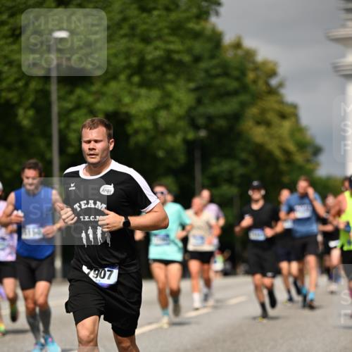 29.06.2025 - hella hamburg halbmarathon Dr. Thomas Lammeyer http://msf.ph/oto/8303308 29.06.2025 10:16:29 Kennedybrücke 1249, 1610, 1785, 1850, 1851, 2963, 2964, 3182, 3248, 3262, 3363, 4453, 4532, 5150, 5166, 5176, 6822, 6871, 7014, 7907, 8917, 8971, 9428, 9705, 10067, 10402, 10409, 10685, 11025 meine-sportfotos.de