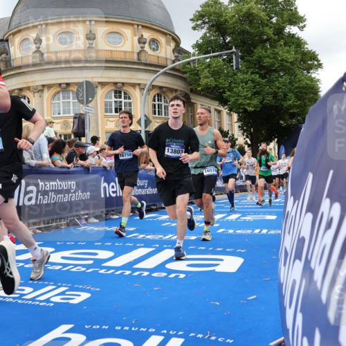 29.06.2025 - hella hamburg halbmarathon Strokosch-Dieckow http://msf.ph/oto/8303315 29.06.2025 10:54:20 Ziel 1267, 1442, 3103, 3177, 3426, 3861, 4635, 4868, 6082, 6084, 6511, 6512, 7129, 7274, 8223, 8772, 11009, 11430, 12321, 12362, 13033, 13289, 13803, 15946, 16327, 16527, 16574, 16750, 16879, 17087, 17698, 18268, 19067 meine-sportfotos.de