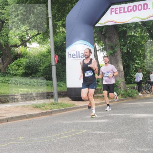 29.06.2025 - hella hamburg halbmarathon KatJ http://msf.ph/oto/8303326 29.06.2025 10:14:13 Zwischen KM18-KM19  meine-sportfotos.de