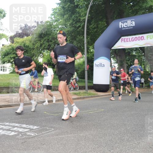 29.06.2025 - hella hamburg halbmarathon KatJ http://msf.ph/oto/8303380 29.06.2025 10:43:32 Zwischen KM18-KM19 1130, 1485, 2083, 2250, 2741, 2996, 4813, 5492, 7547 meine-sportfotos.de