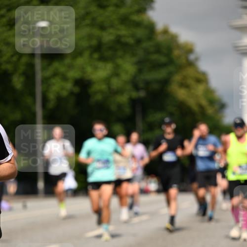 29.06.2025 - hella hamburg halbmarathon Dr. Thomas Lammeyer http://msf.ph/oto/8303434 29.06.2025 10:16:30 Kennedybrücke 1249, 1610, 1785, 1850, 1851, 2942, 2963, 2964, 3182, 3248, 3262, 3363, 4453, 4532, 5150, 5166, 5176, 6822, 6871, 7014, 7907, 8917, 8971, 9428, 9705, 10067, 10402, 10409, 10685, 11025 meine-sportfotos.de