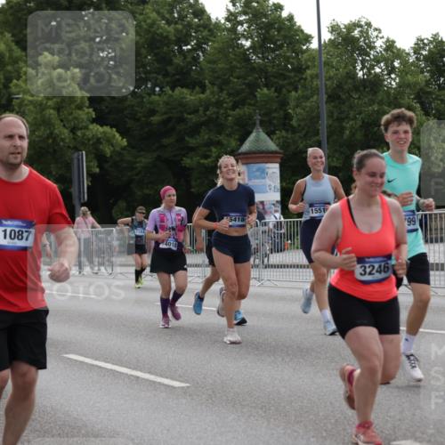 29.06.2025 - hella hamburg halbmarathon Jannik Wohlers http://msf.ph/oto/8303452 29.06.2025 10:37:28 Lombardsbrücke 1475, 1578, 1799, 1985, 2853, 3230, 3246, 3880, 5139, 5522, 5875, 6243, 6362, 6697, 7244, 7321, 7350, 7696, 8985, 9247, 9288, 9895, 10025, 10159, 10836, 11087, 11152, 11164, 11421, 11456, 11457, 11479, 11543, 11882, 12242, 12254, 13650, 14018, 15002, 15329, 15418, 15511, 16211, 16220, 16360, 17389, 17793, 17798, 18317, 18319, 18572, 18937 meine-sportfotos.de