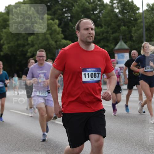 29.06.2025 - hella hamburg halbmarathon Jannik Wohlers http://msf.ph/oto/8303553 29.06.2025 10:37:29 Lombardsbrücke 1475, 1578, 1799, 1985, 2853, 3230, 3246, 3880, 5139, 5522, 6243, 6362, 6697, 7244, 7321, 7350, 7696, 8198, 8199, 8985, 9247, 9288, 9895, 10025, 10159, 10836, 11087, 11152, 11164, 11421, 11456, 11457, 11479, 11543, 11882, 12242, 12254, 12997, 13650, 14018, 15002, 15329, 15418, 15511, 15762, 16211, 16220, 16360, 17389, 17793, 18317, 18319, 18572, 18937 meine-sportfotos.de
