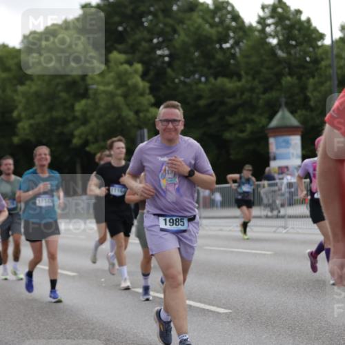 29.06.2025 - hella hamburg halbmarathon Jannik Wohlers http://msf.ph/oto/8303696 29.06.2025 10:37:29 Lombardsbrücke 1475, 1578, 1799, 1985, 2853, 3230, 3246, 3880, 5139, 5522, 6243, 6362, 6697, 7244, 7321, 7350, 7696, 8198, 8199, 8985, 9247, 9288, 9895, 10025, 10159, 10836, 11087, 11152, 11164, 11421, 11456, 11457, 11479, 11543, 11882, 12242, 12254, 12997, 13650, 14018, 15002, 15329, 15418, 15511, 15762, 16211, 16220, 16360, 17389, 17793, 18317, 18319, 18572, 18937 meine-sportfotos.de
