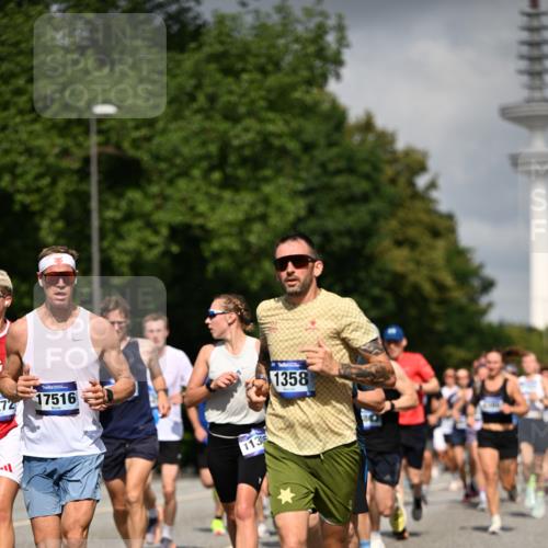 29.06.2025 - hella hamburg halbmarathon Dr. Thomas Lammeyer http://msf.ph/oto/8303717 29.06.2025 09:54:10 Kennedybrücke 1209, 1358, 1688, 1697, 1882, 2546, 2675, 3626, 4205, 4229, 4380, 4398, 4893, 5026, 5472, 5506, 5508, 5745, 5752, 5916, 6080, 6429, 6649, 6686, 6687, 7026, 7110, 8091, 8574, 8958, 9116, 9365, 10064, 10218, 10783, 10922, 11281, 11284, 11305 meine-sportfotos.de