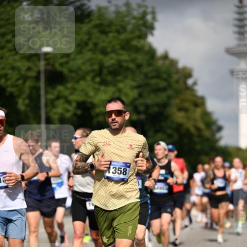 29.06.2025 - hella hamburg halbmarathon Dr. Thomas Lammeyer http://msf.ph/oto/8303737 29.06.2025 09:54:10 Kennedybrücke 1209, 1358, 1688, 1697, 1882, 2546, 2675, 3626, 4205, 4229, 4380, 4398, 4893, 5026, 5472, 5506, 5508, 5745, 5752, 5916, 6080, 6429, 6649, 6686, 6687, 7026, 7110, 8091, 8574, 8958, 9116, 9365, 10064, 10218, 10783, 10922, 11281, 11284, 11305 meine-sportfotos.de